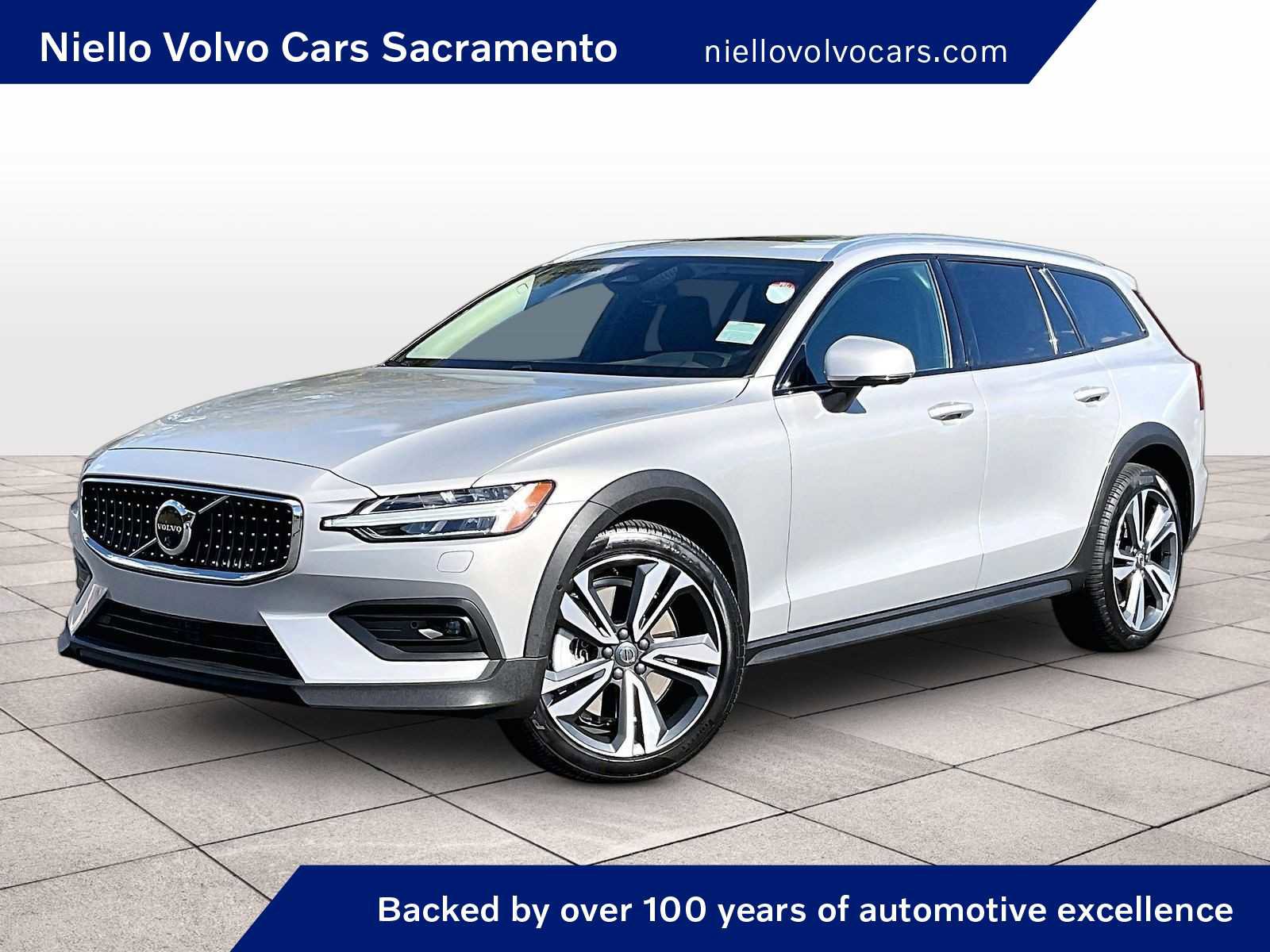 Used 2025 Volvo V60 B5 Cross Country Plus