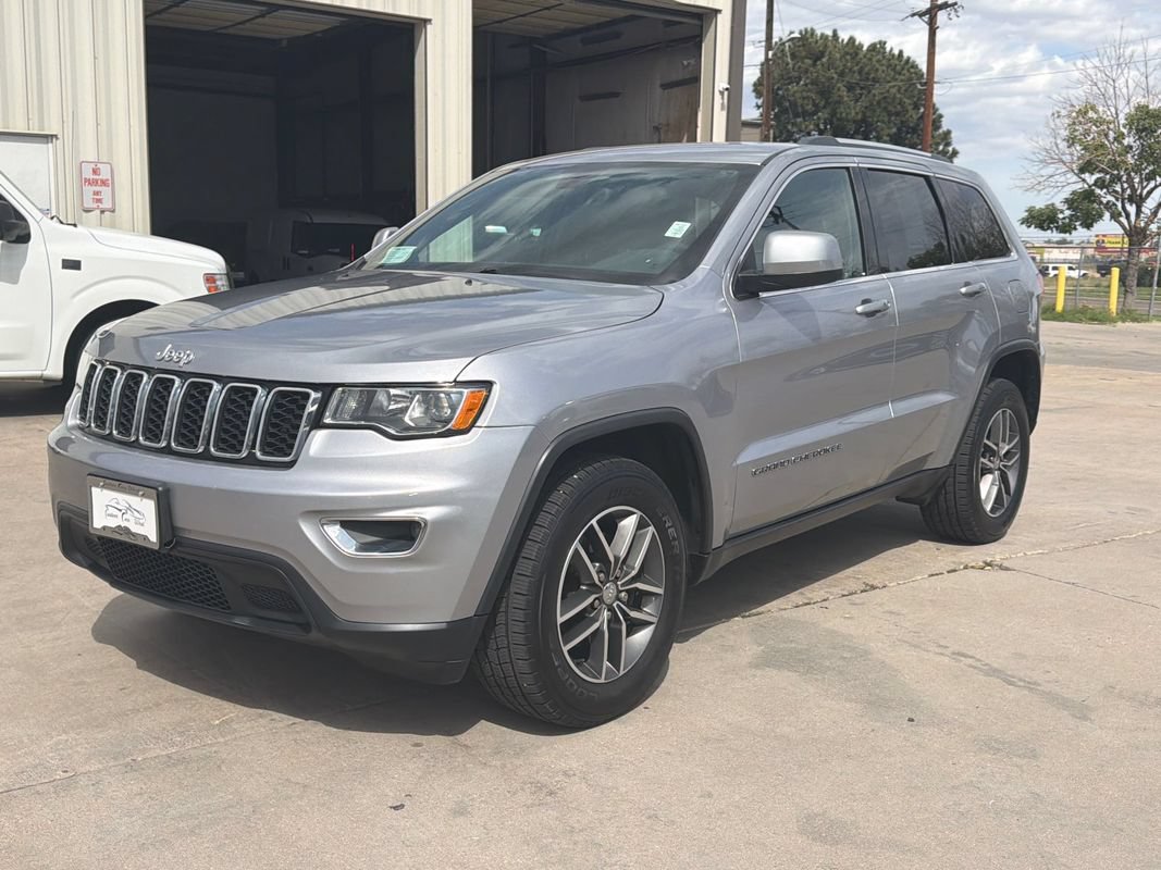 Used 2018 Jeep Grand Cherokee Laredo AWD/4WD image 1