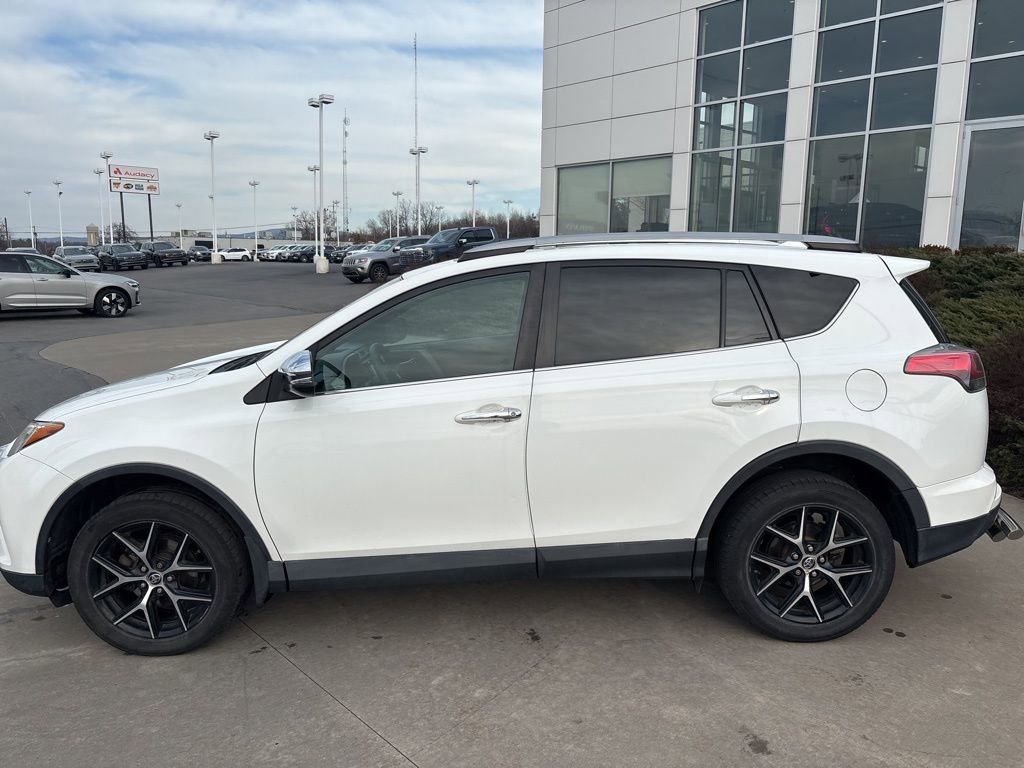 Used 2017 Toyota RAV4 SE w/ Power Special Value Package image 9