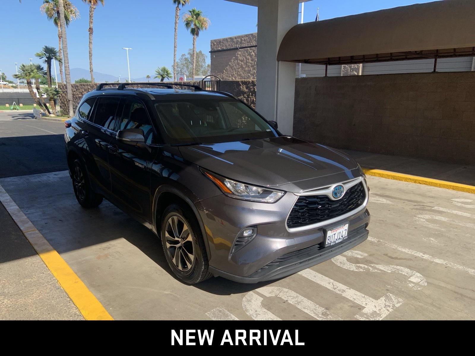 Used 2020 Toyota Highlander XLE FWD image 3