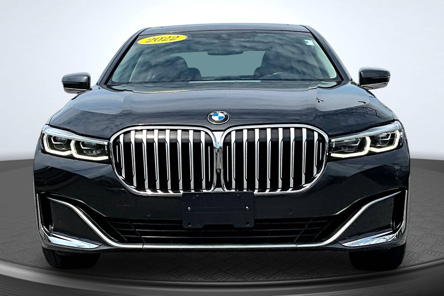 Used 2022 BMW 740i RWD image 2