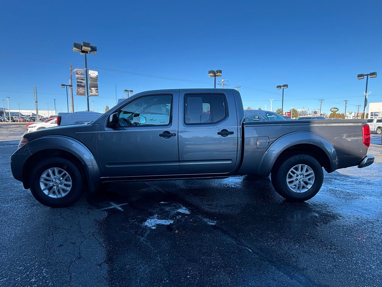 Used 2017 Nissan Frontier SV w/ SV Value Truck Package AWD/4WD image 8