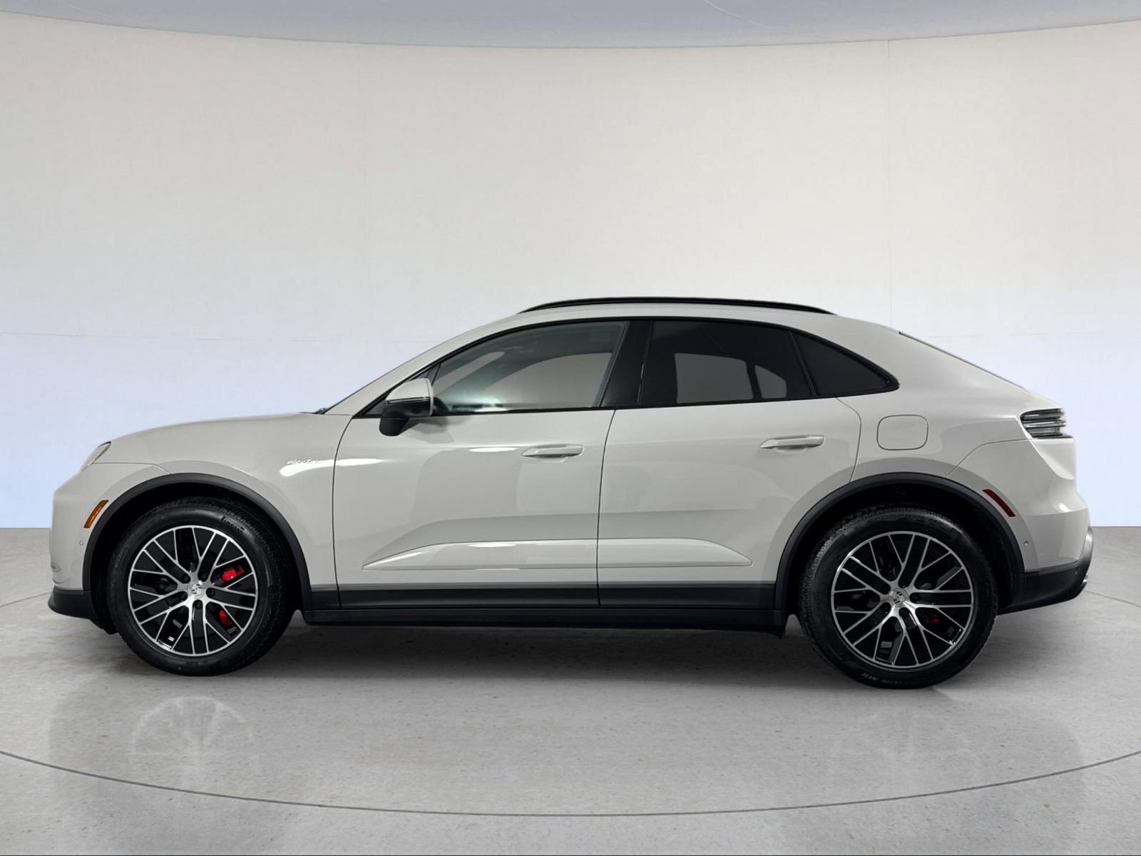 New 2026 Porsche Macan 4S Electric image 2