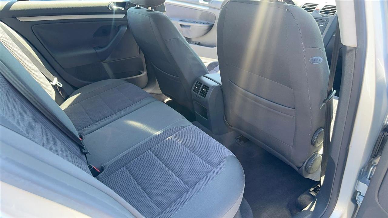 Used 2005 Volkswagen Jetta Value Edition FWD image 30