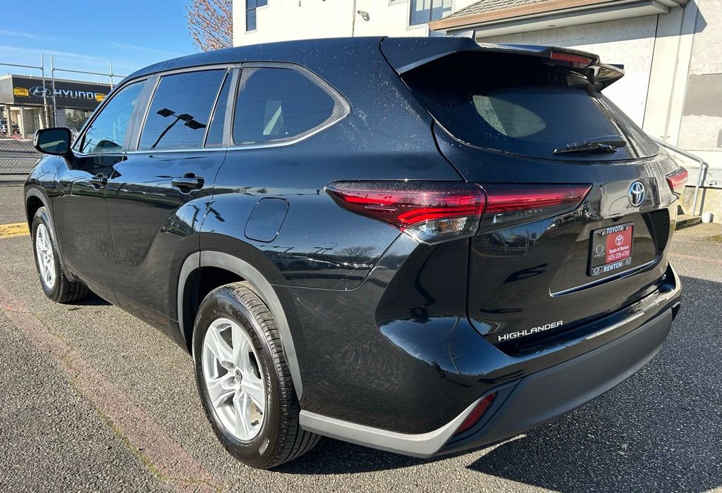 Certified 2025 Toyota Highlander LE image 7