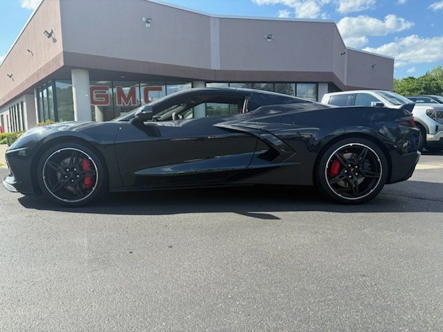 Used 2024 Chevrolet Corvette Stingray Premium Conv w/ Z51 Performance Package RWD image 4