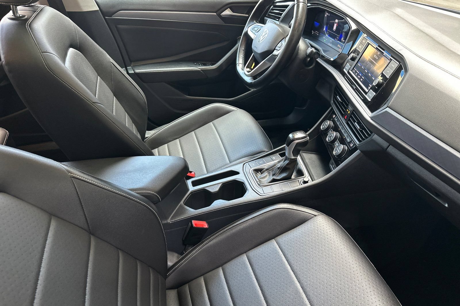 Used 2023 Volkswagen Jetta SE w/ Panoramic Sunroof Package FWD image 15