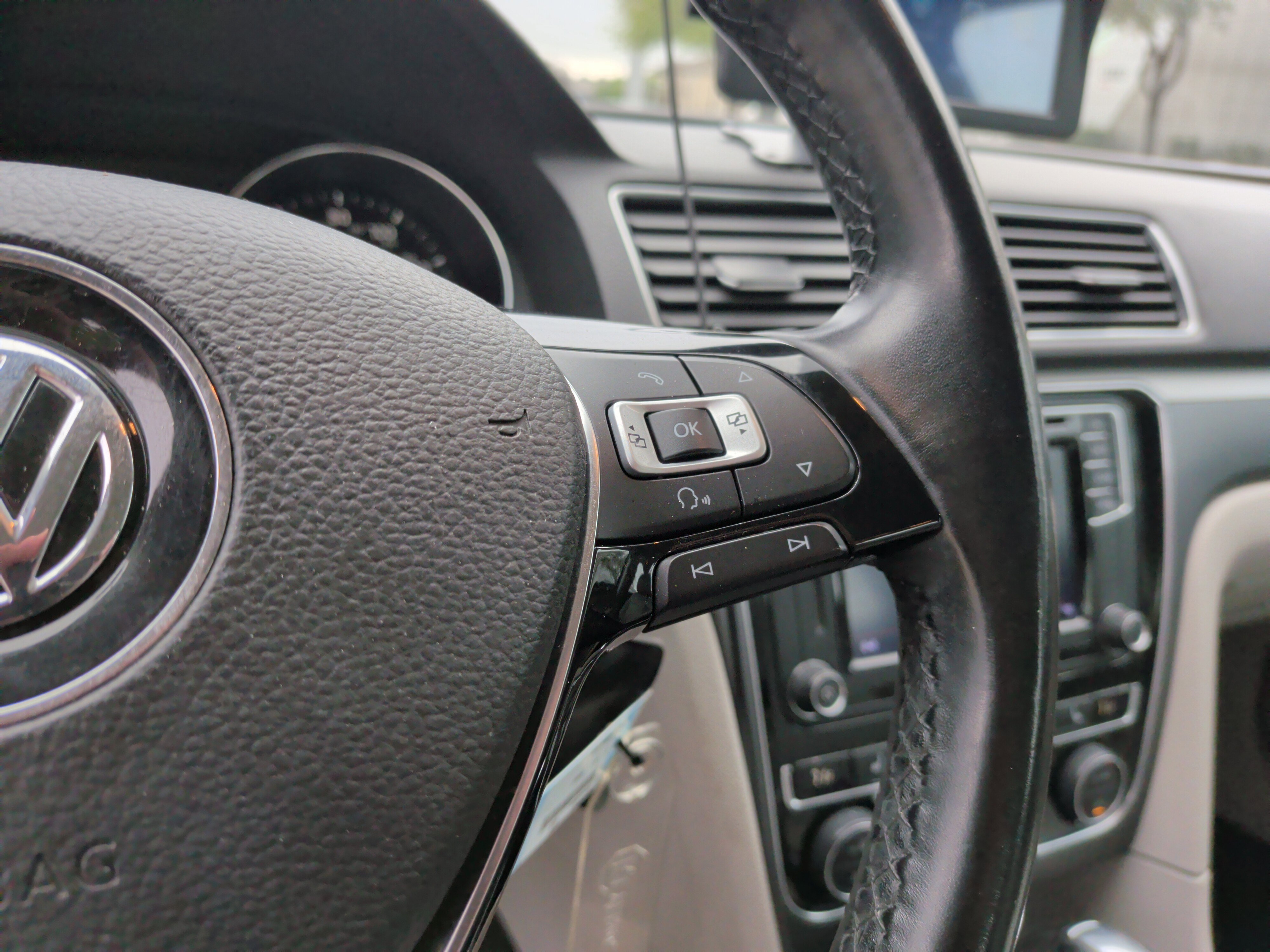 Used 2017 Volkswagen Passat 1.8T R-Line w/ R-Line Lighting Package image 20