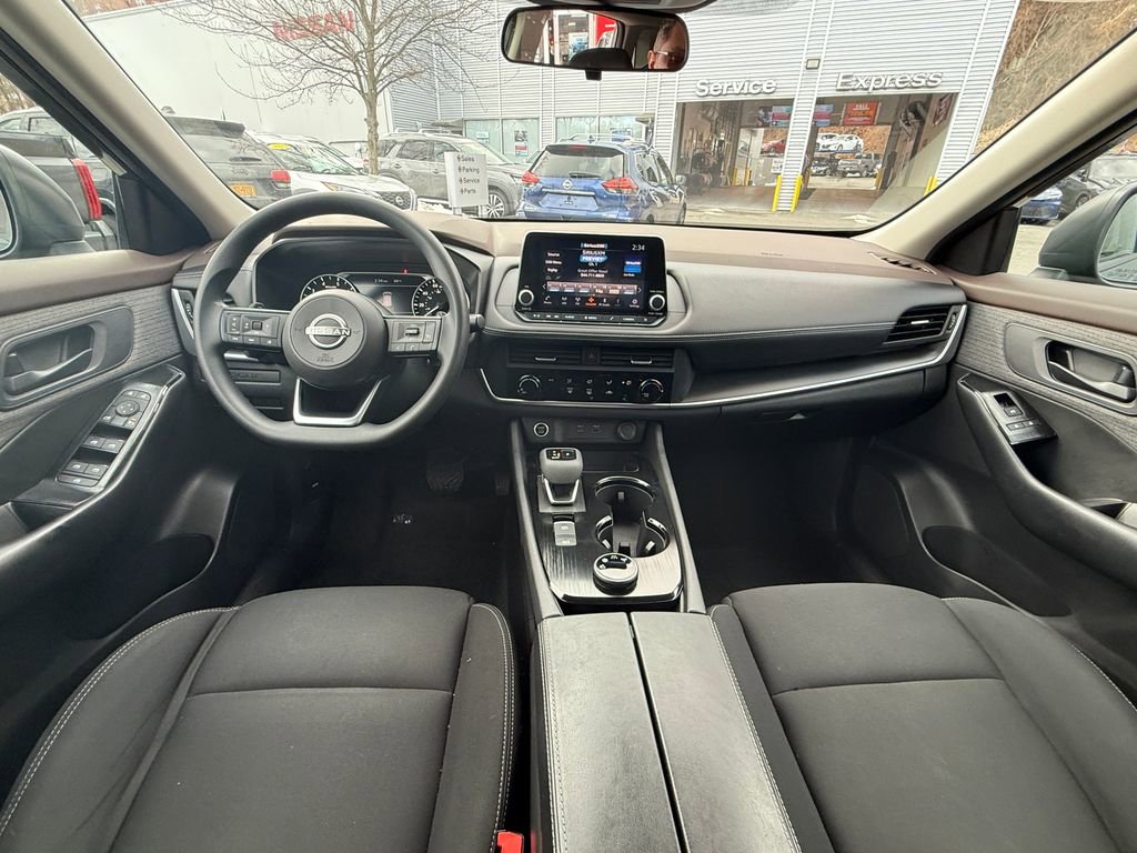 Used 2023 Nissan Rogue S image 9