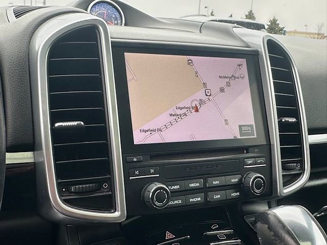 Used 2017 Porsche Cayenne AWD/4WD image 30