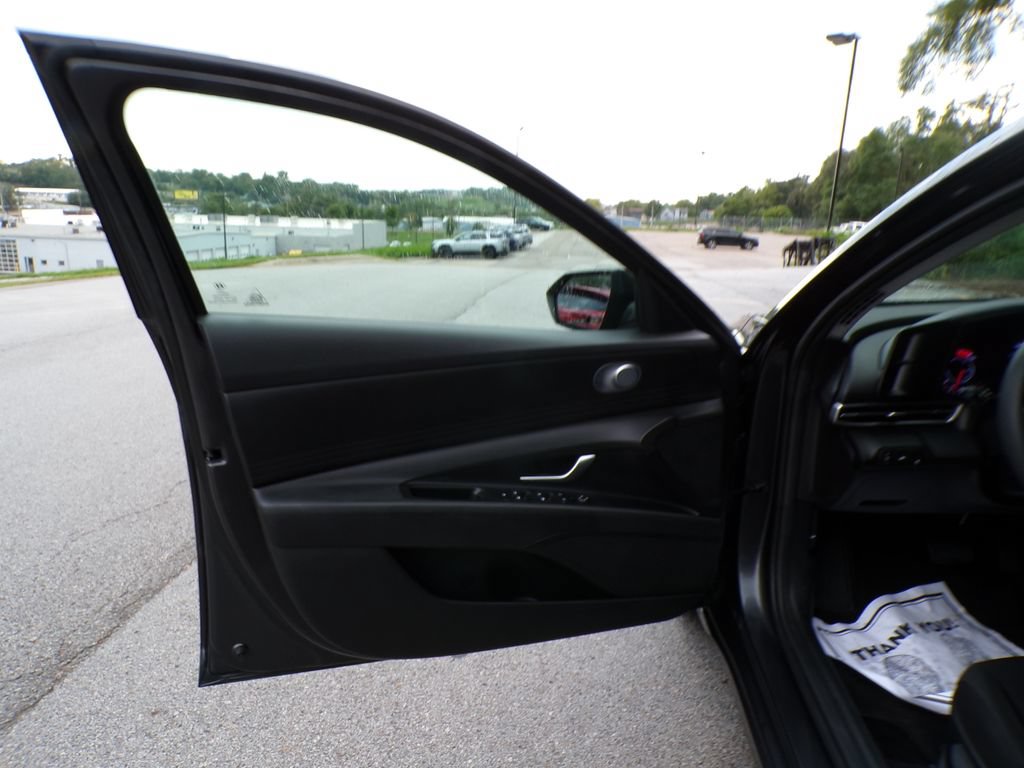 Used 2022 Hyundai Elantra SEL w/ Cargo Package FWD image 21