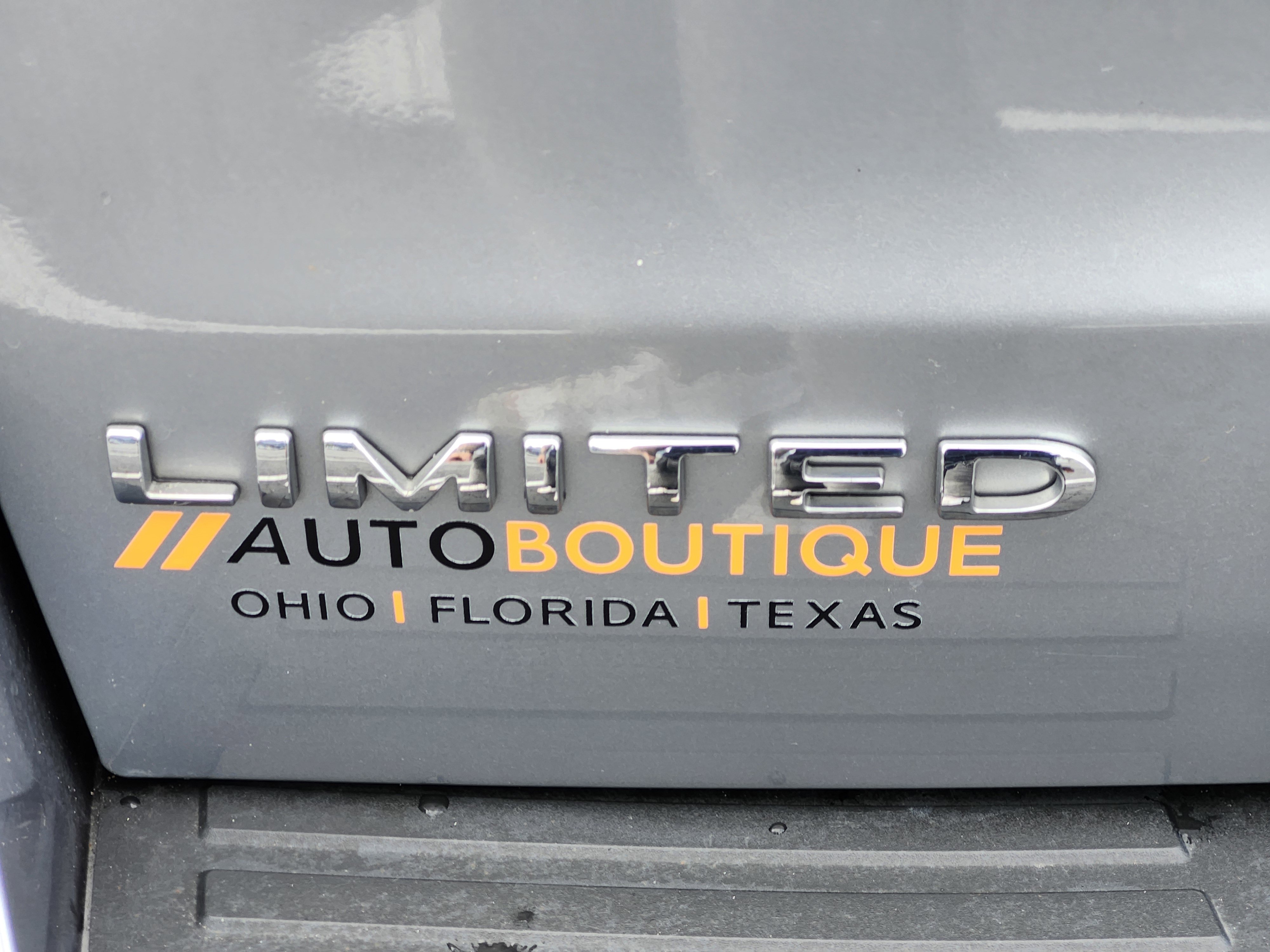 Used 2024 Ford Expedition Limited image 17