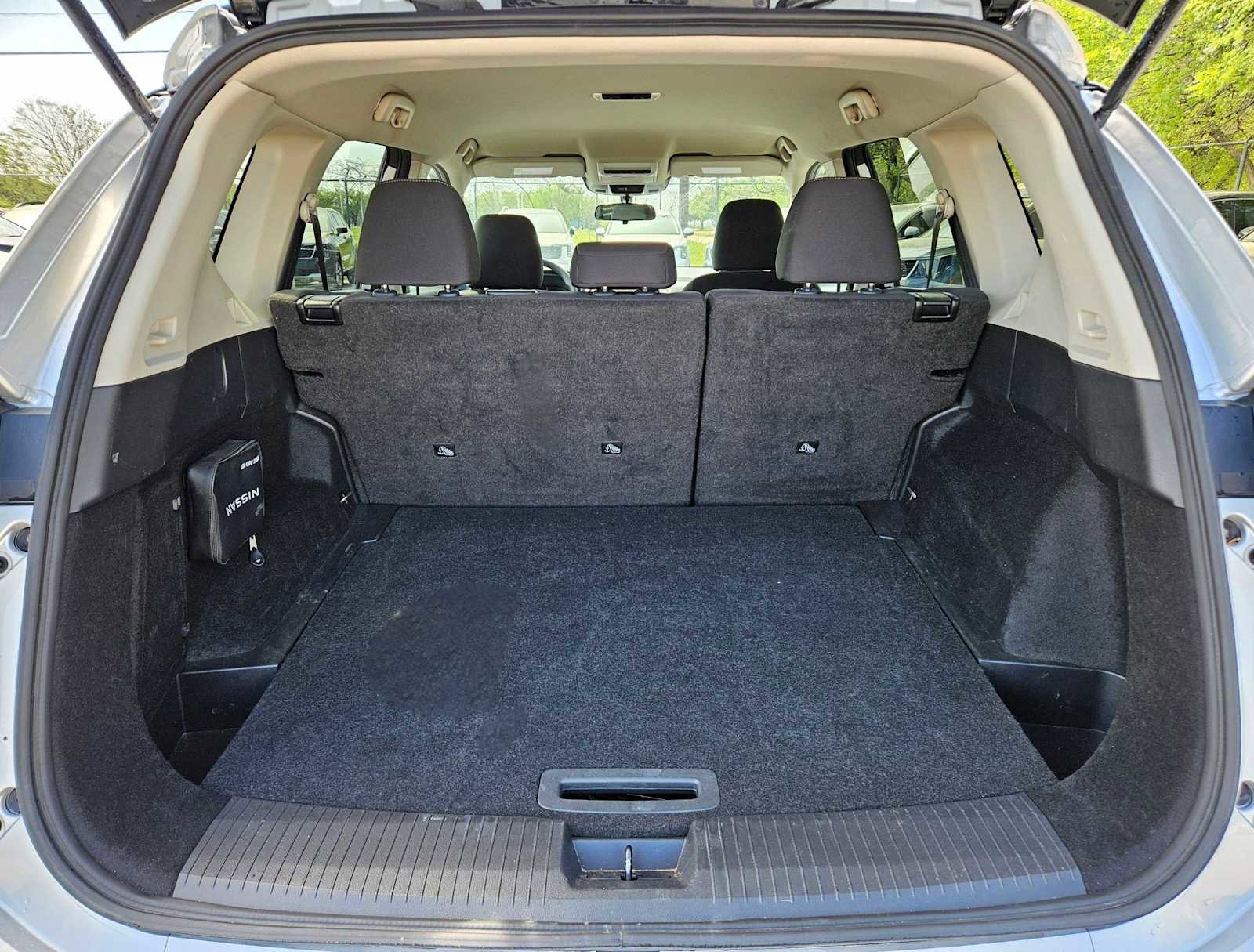 Used 2024 Nissan Rogue S image 16