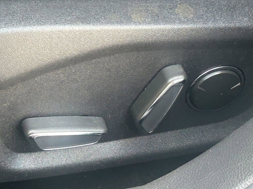 Used 2016 Ford Fusion SE FWD image 25