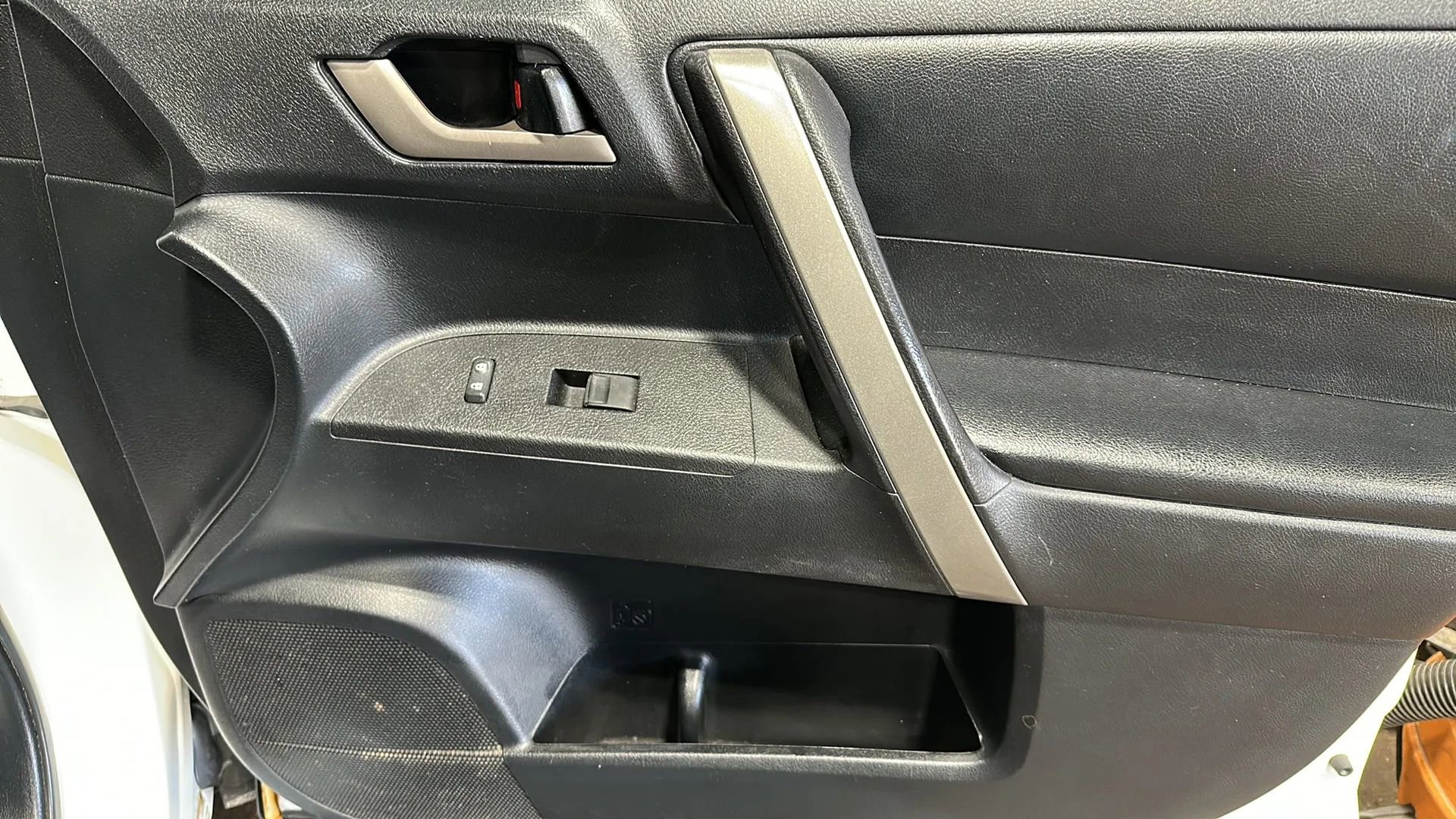 Used 2012 Toyota Highlander SE w/ Tow Pkg image 20