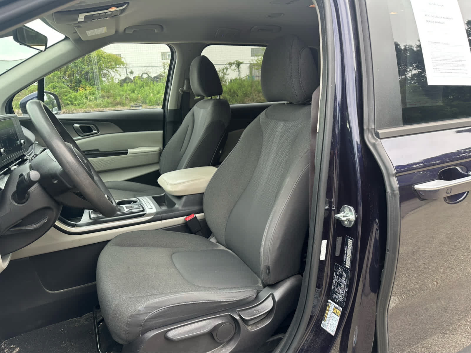 Used 2022 Kia Carnival LX FWD image 9