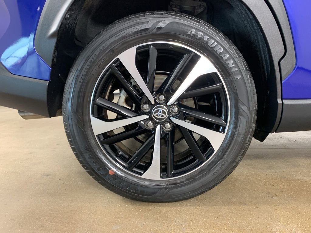 Used 2023 Toyota Corolla Cross XSE w/ Convenience Package image 38