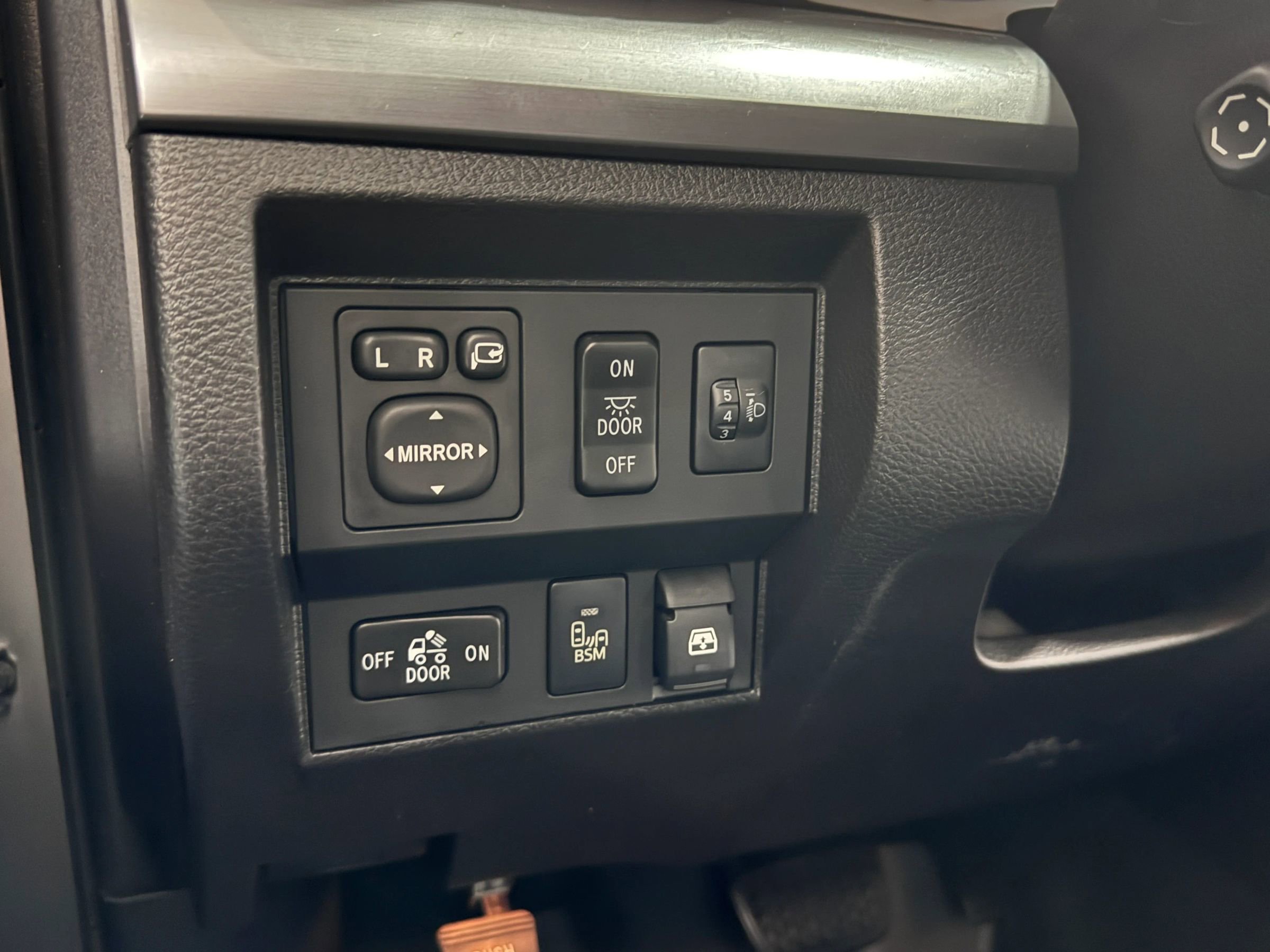 Used 2014 Toyota Tundra Platinum image 19