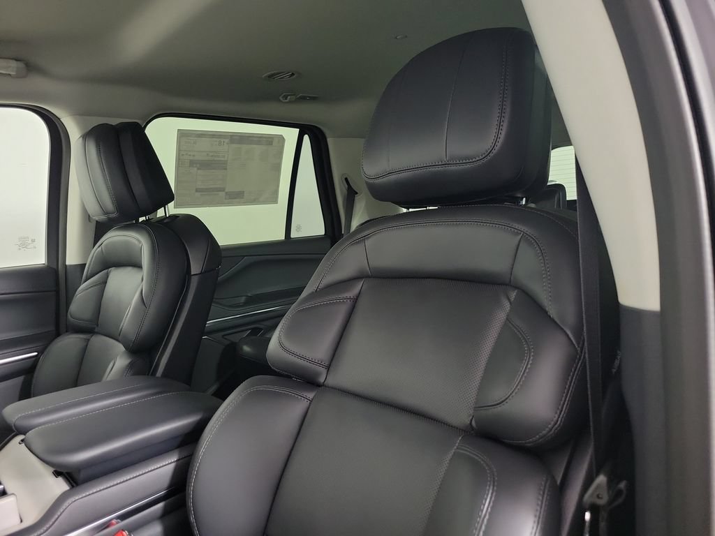 New 2027 Lincoln Navigator Premiere RWD image 20