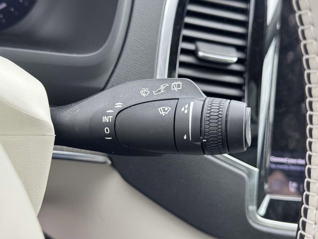 Used 2023 Volvo XC90 B6 Plus w/ Protection Package Premier image 22