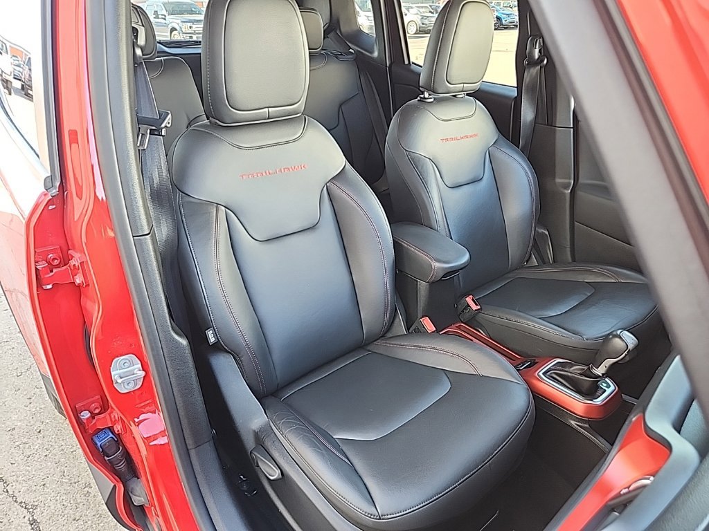 Used 2022 Jeep Renegade Trailhawk AWD/4WD image 35