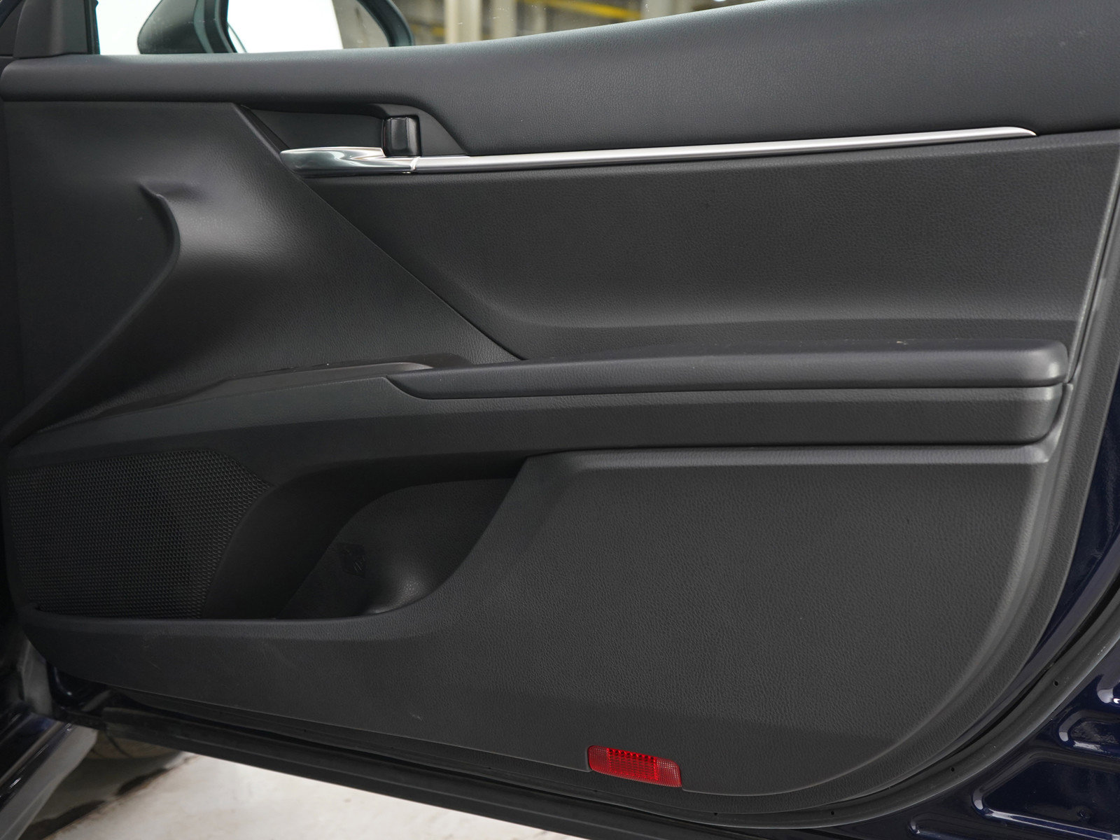 Used 2022 Toyota Camry SE FWD image 9