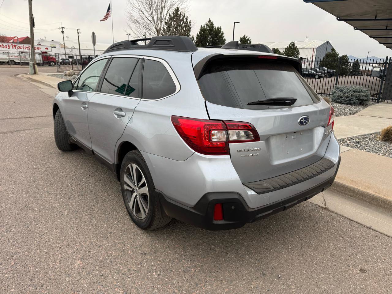 Used 2018 Subaru Outback 2.5i Limited AWD/4WD image 2