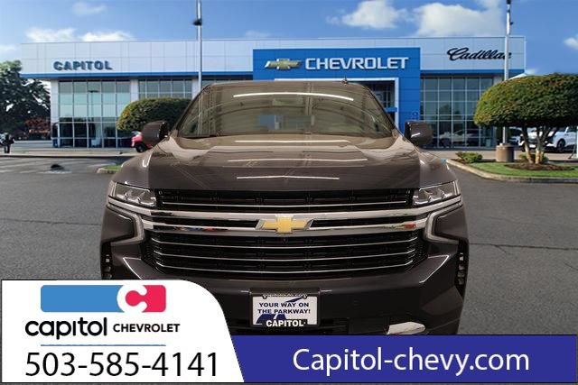 Used 2024 Chevrolet Suburban LT w/ Luxury Package AWD/4WD image 8