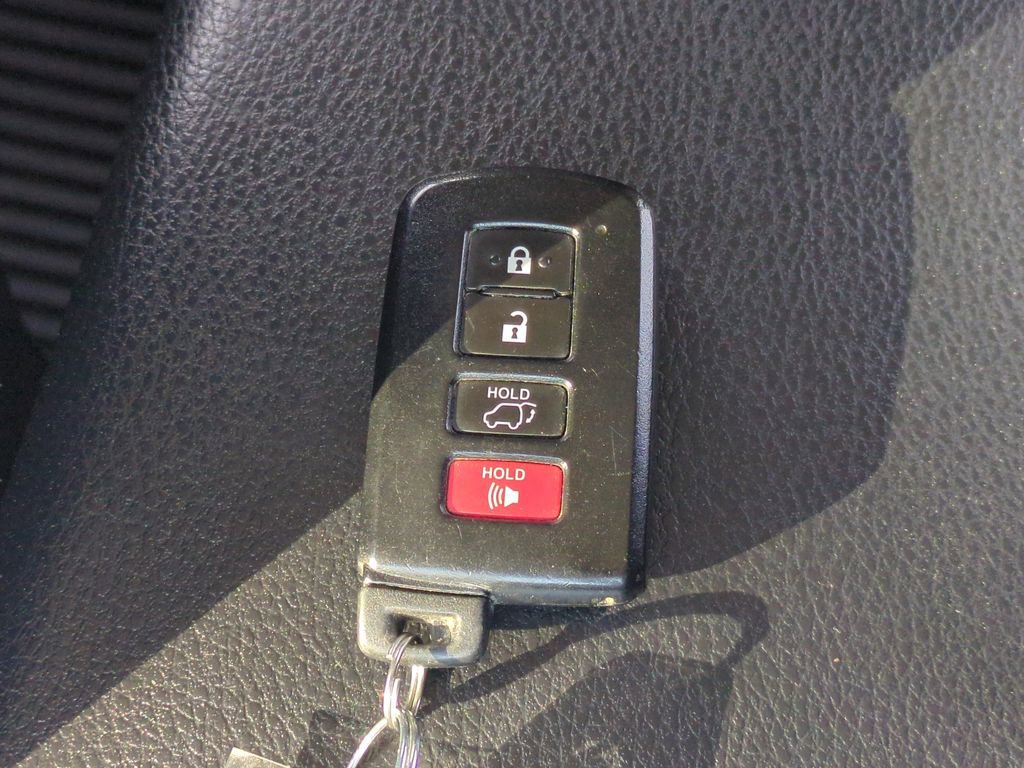 Used 2016 Toyota RAV4 XLE w/ Convenience Package image 27