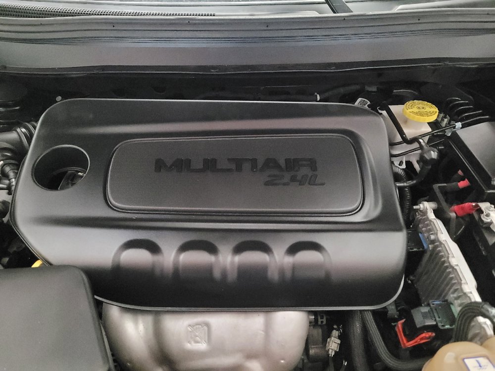Used 2019 Jeep Cherokee Latitude Plus w/ Comfort/Convenience Group FWD image 30