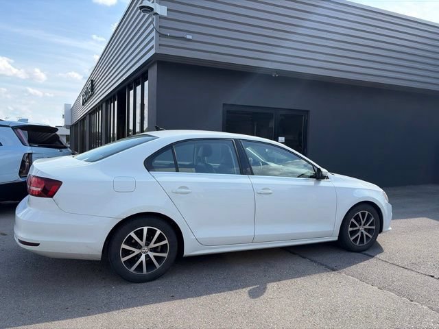 Used 2017 Volkswagen Jetta SE FWD image 3