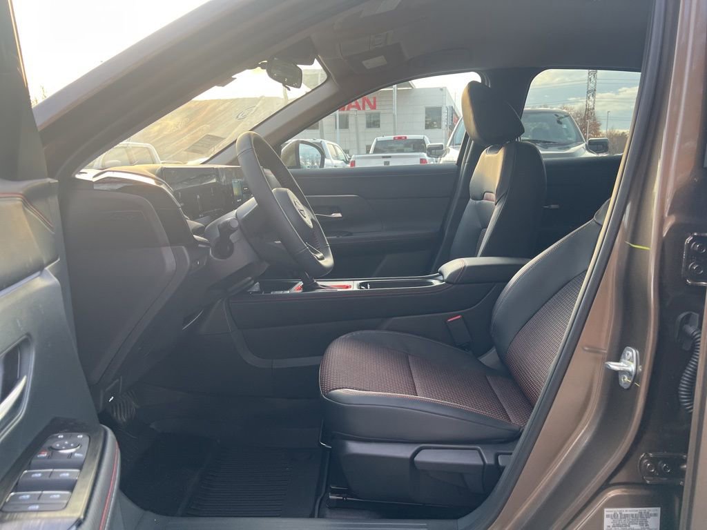 New 2025 Nissan Kicks SR image 12