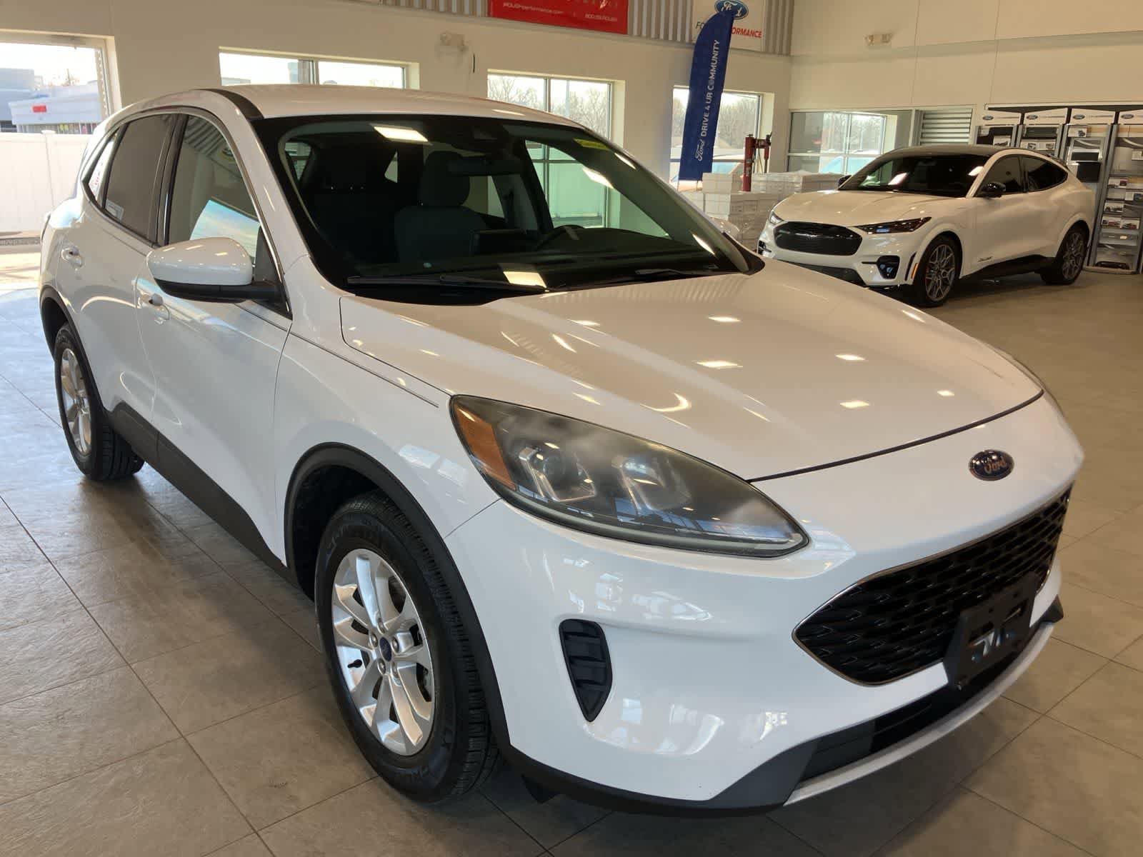 Used 2020 Ford Escape SE image 3