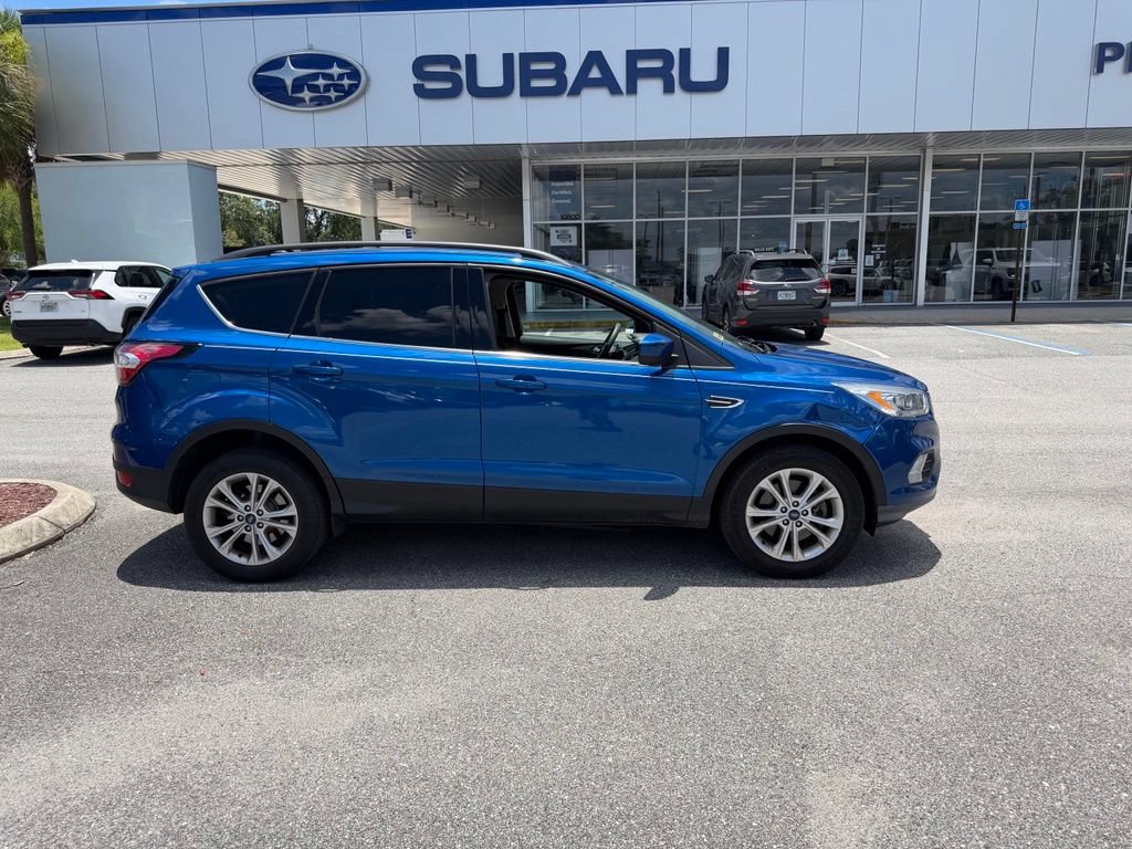 Used 2017 Ford Escape SE w/ Equipment Group 201A AWD/4WD image 2