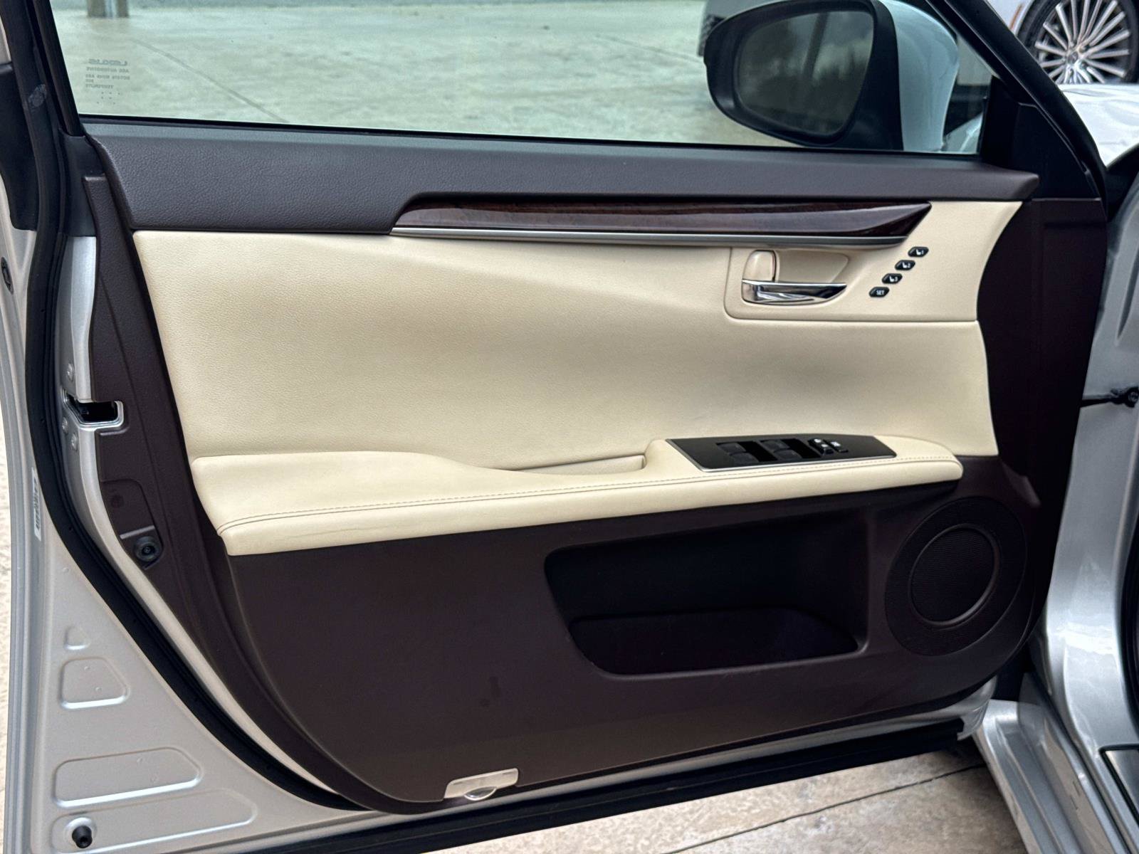 Used 2017 Lexus ES 350 w/ Luxury Package FWD image 11