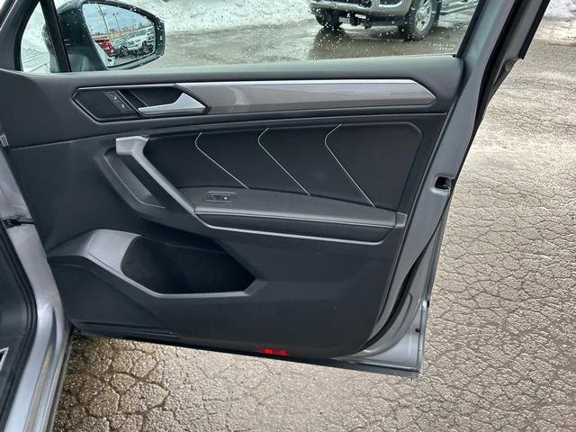 Used 2022 Volkswagen Tiguan SE R-Line image 25