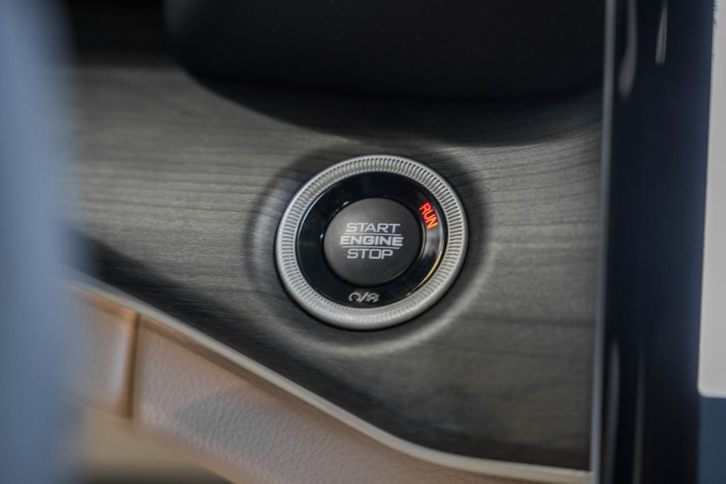 New 2025 Jeep Grand Cherokee Limited w/ Luxury Tech Group II image 26