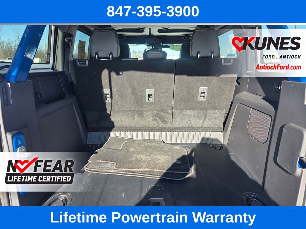 Used 2025 Ford Bronco Badlands image 16