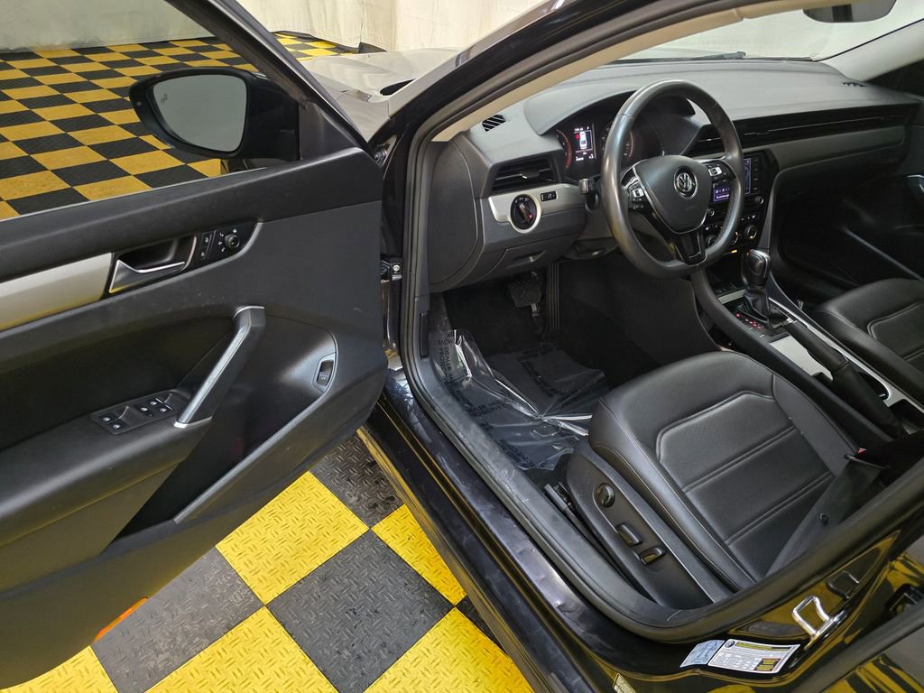 Used 2021 Volkswagen Passat 2.0T SE image 19