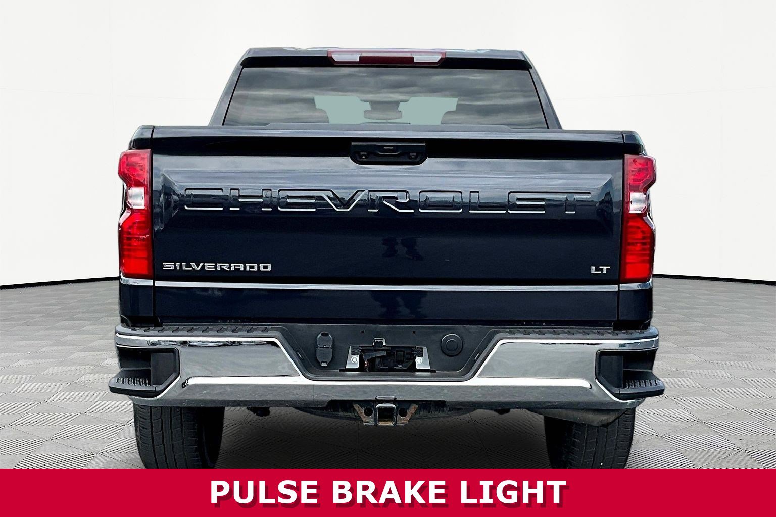 Used 2022 Chevrolet Silverado 1500 LT AWD/4WD image 5
