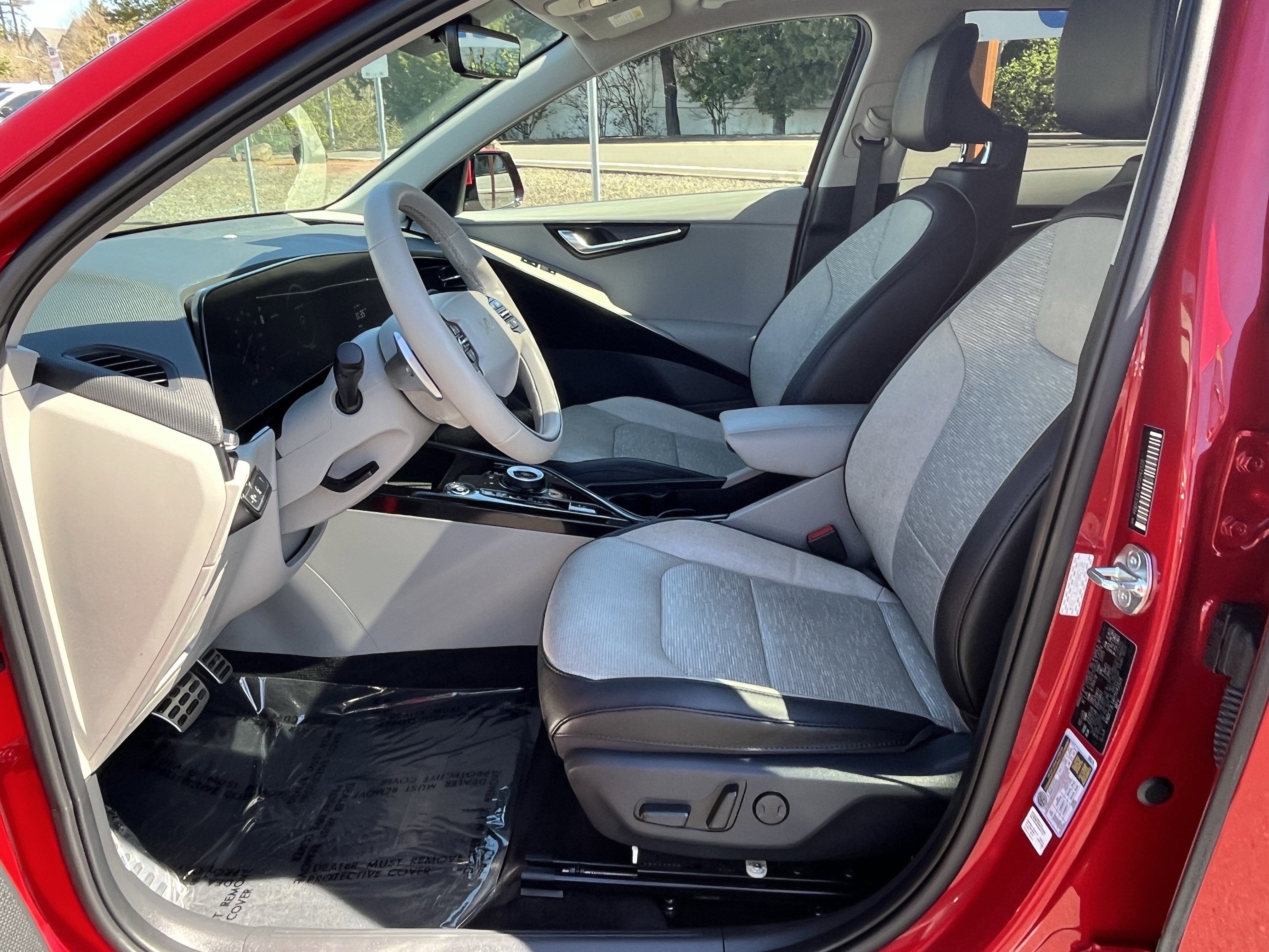 Used 2023 Kia Niro Wave image 10