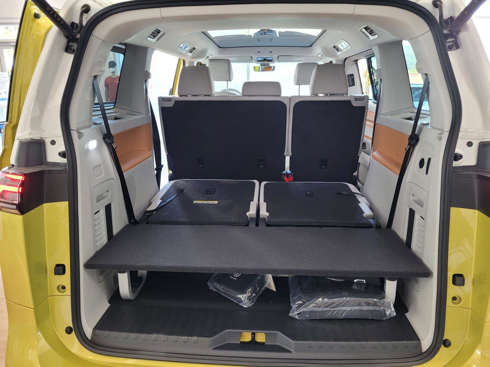 New 2025 Volkswagen ID. Buzz Pro S Plus RWD image 20