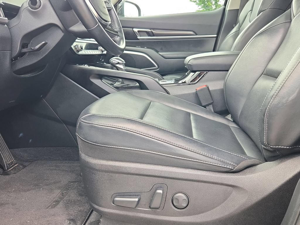Used 2025 Kia Telluride S FWD image 14