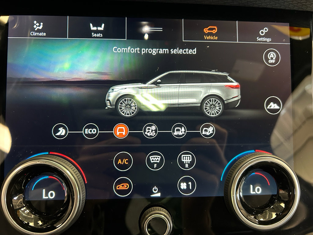 Used 2018 Land Rover Range Rover Velar R-Dynamic SE AWD/4WD image 19