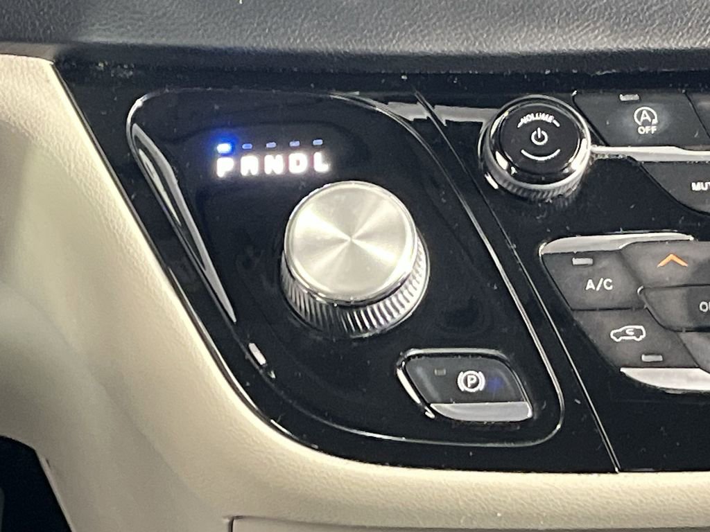 Used 2021 Chrysler Voyager Lxi FWD image 19