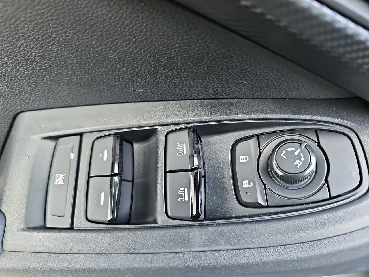 Certified 2025 Subaru Crosstrek 2.0i Premium image 32