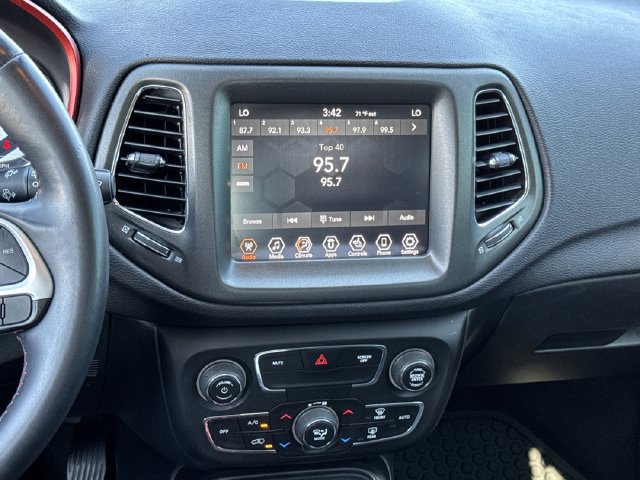 Used 2018 Jeep Compass Trailhawk w/ Leather Interior Group AWD/4WD image 16
