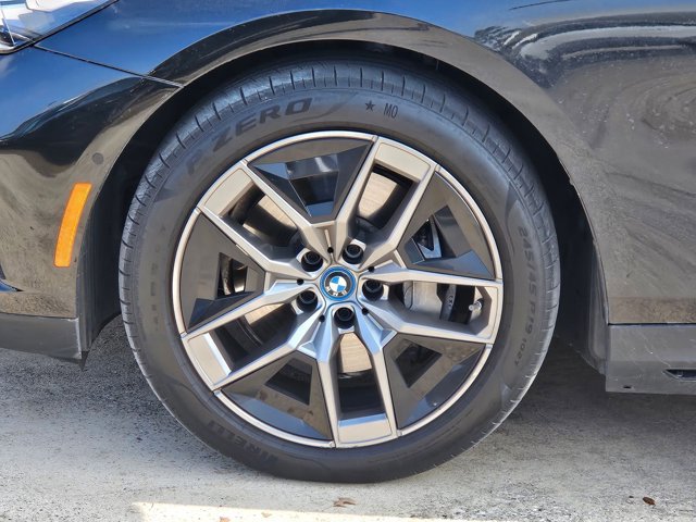 Used 2025 BMW i5 eDrive40i w/ Premium Package image 19