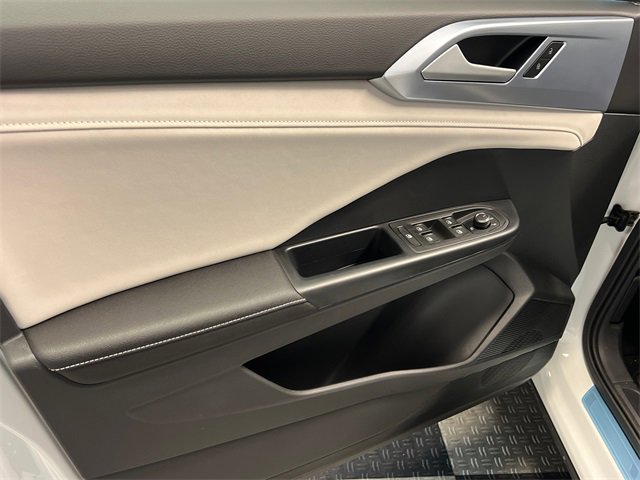 New 2026 Volkswagen Taos SE image 7