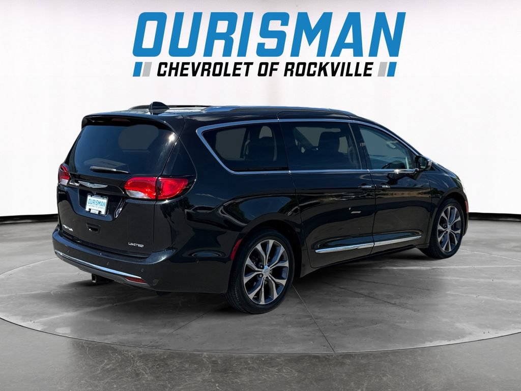 Used 2018 Chrysler Pacifica Limited w/ Tire & Wheel Group FWD image 6
